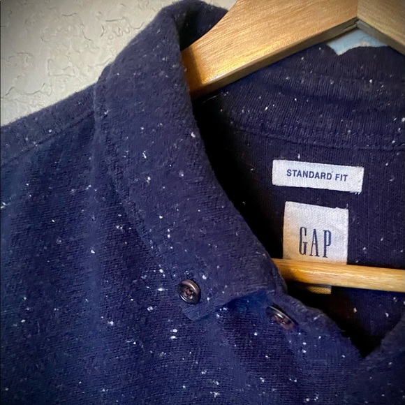 Men’s Gap navy long sleeve button down. - Picture 1 of 3